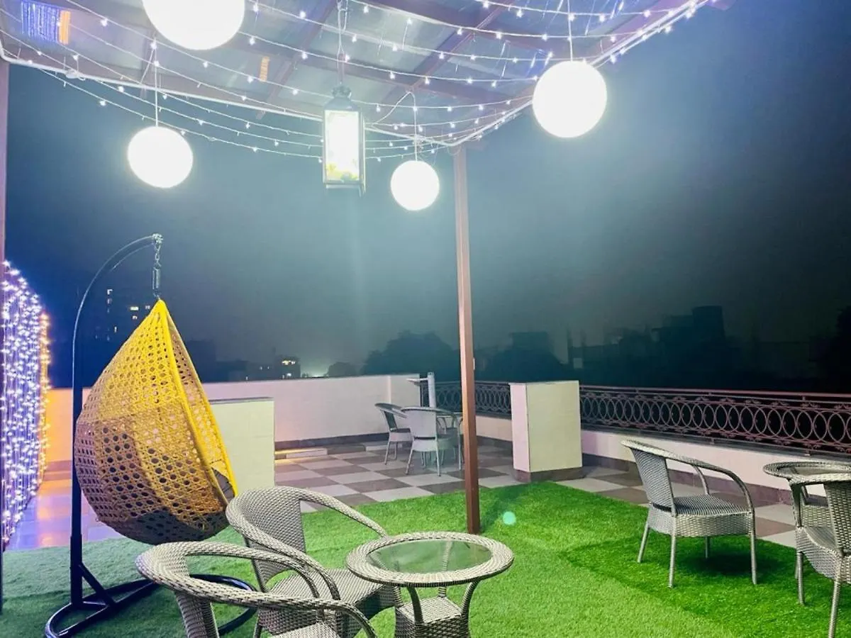 Bluo Studio4 Golf Course Road - Gym, Balcony, Lift Gurgaon 0*,