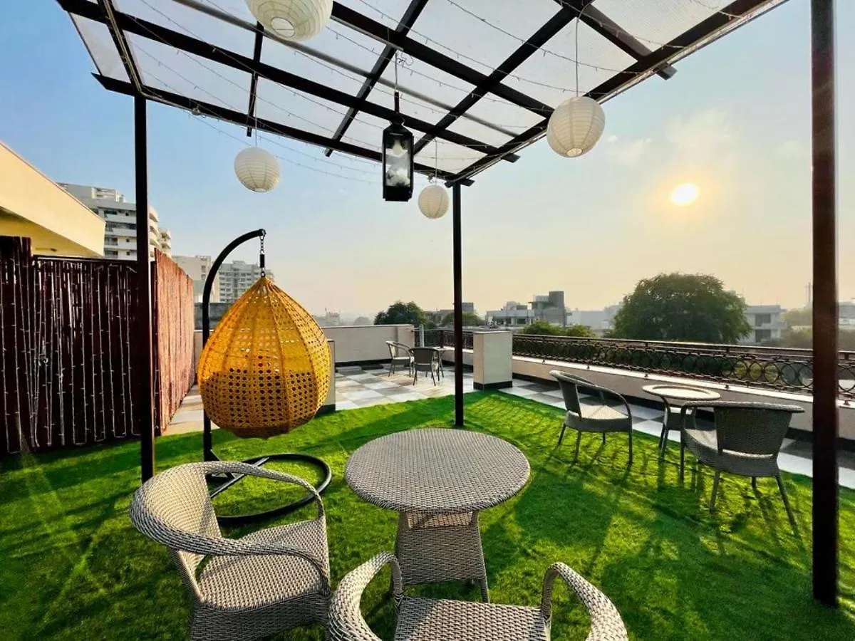Bluo Studio4 Golf Course Road - Gym, Balcony, Lift Gurgaon