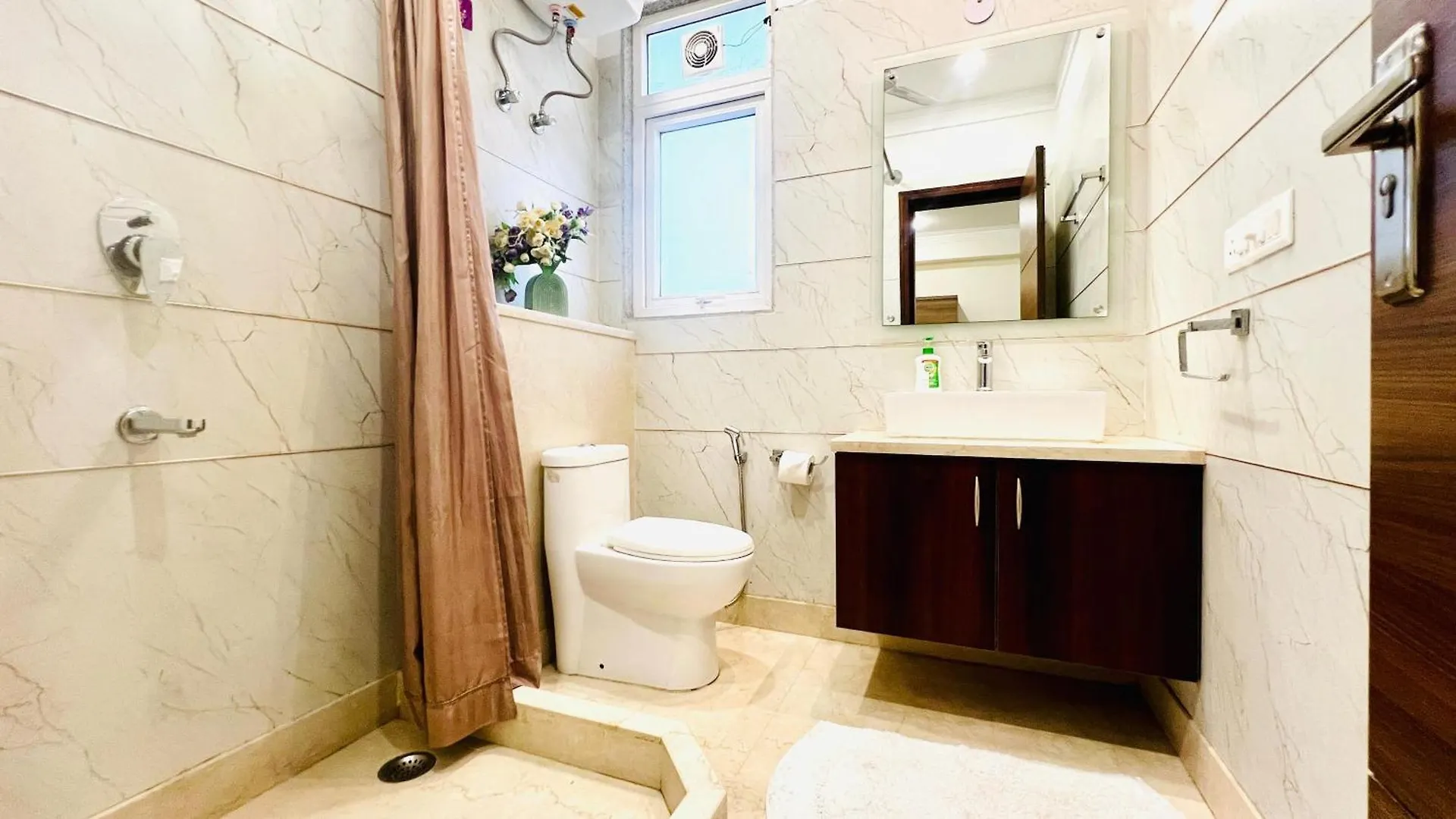 Bluo Studio4 Golf Course Road - Gym, Balcony, Lift Gurgaon